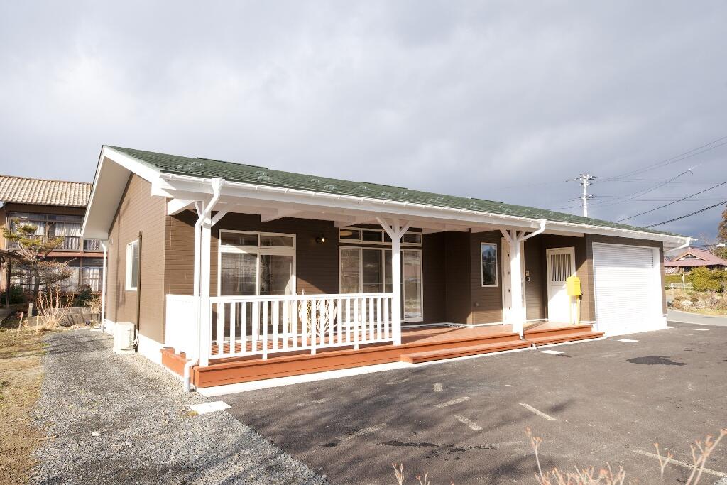 施工事例1 「ガレージのある家」 しっかり軒を出し、高性能でストレスフリーの平屋建てのイメージ